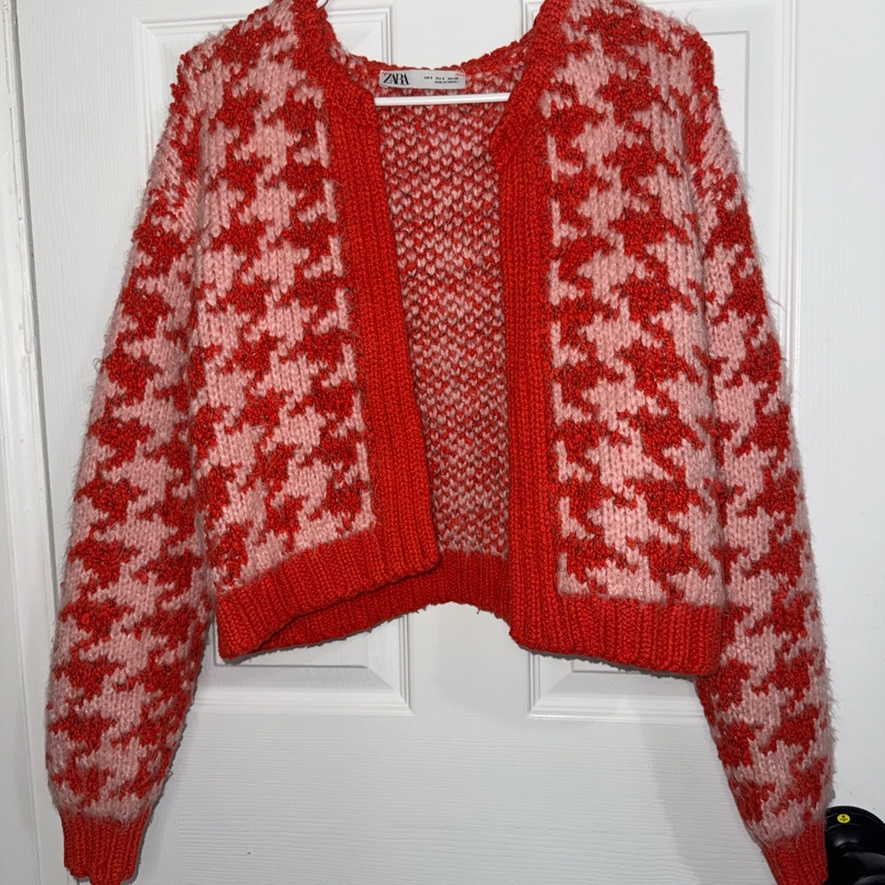 Zara Women's Red and Pink Houndstooth Cardigan